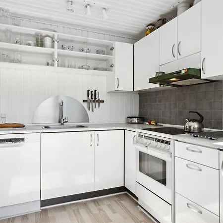 Manfred - 250m From The Sea By Interhome Rønde