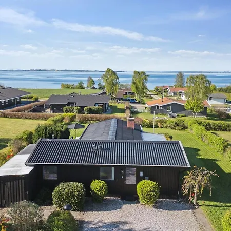 Manfred - 250m From The Sea By Interhome *