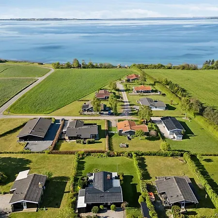 Manfred - 250m From The Sea By Interhome *